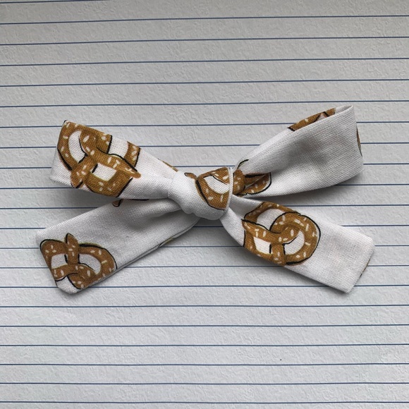 Pretzel sprinkle watermelon hair bows - Picture 3 of 6